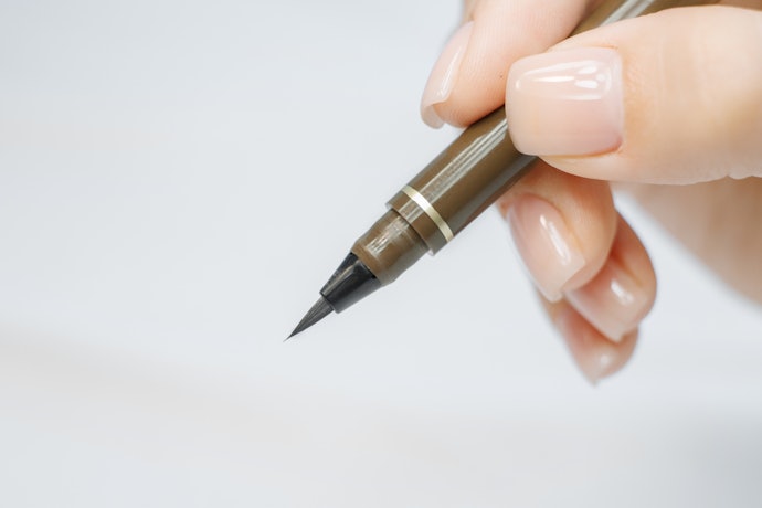Verifique se a Caneta de Sobrancelha é Dermatologicamente Testada