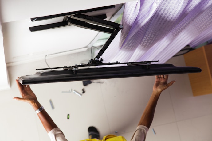 Escolha um Braço Articulado Que Permita Distância de até 55 cm da Parede