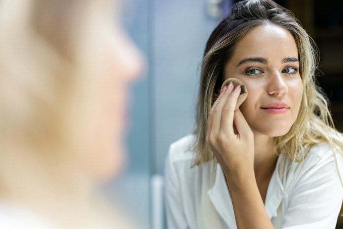 Pó com Acabamento Matte É Ótimo para Fazer Contornos, o Iluminado Garante uma Pele Radiante
