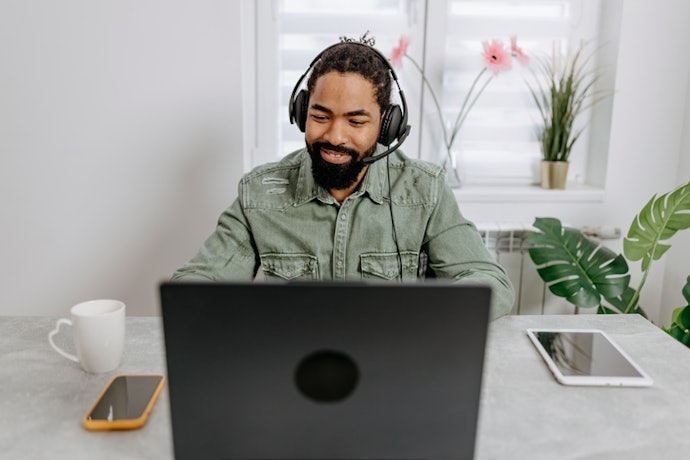 Para Melhorar a Clareza da Sua Voz, Escolha Fone de Ouvido Over-Ear com Microfone em Haste