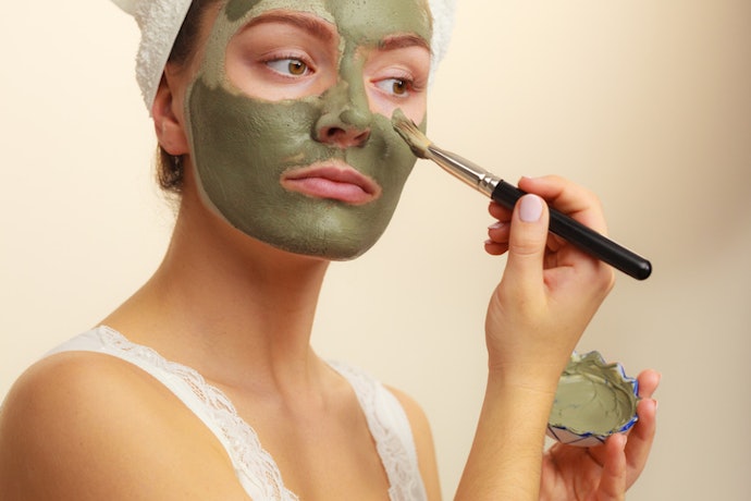 Para Diminuir a Oleosidade, Prefira Uma Máscara Facial de Argila Verde ou Branca