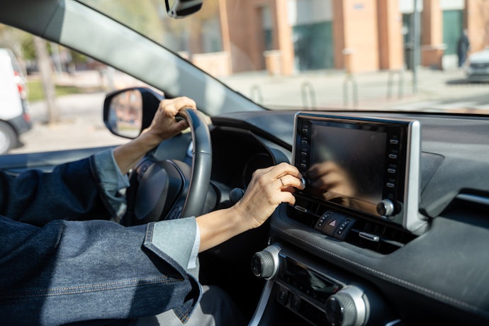 Se os Vidros do Seu Carro Forem Claros, Opte por Central Multimídia com Tela QLED