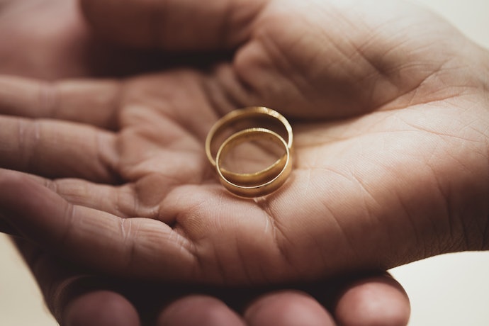 Aliança de Casamento de Ouro ou de Prata? Escolha de Acordo com o Material