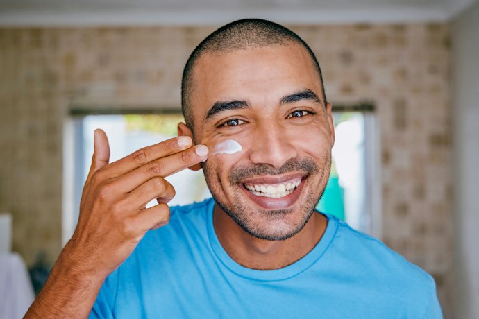 Para Prevenir o Envelhecimento Busque Hidratantes com Antioxidantes e Ácido Glicólico