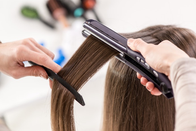 Para Alisar o Cabelo com Segurança, Escolha uma Chapinha Barata com Botão Liga/Desliga