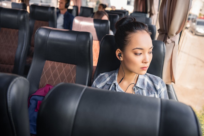 Para Locais Barulhentos, Invista em um Fone de Ouvido Intra-Auricular com Cancelamento de Ruído