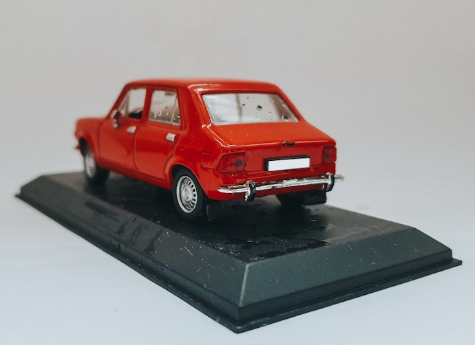 Confira se a Miniatura Vem com Caixa e Base para Proteger e Expor