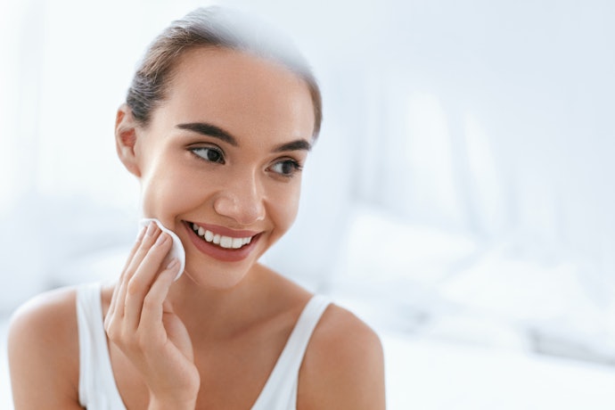 Lembre-se de Limpar o Rosto Antes de Usar o Peeling
