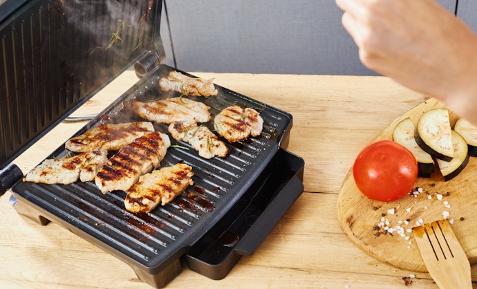 Se Quiser Selar e Grelhar Carnes e Frango, Opte por uma Sanduicheira Grill de 800W ou Mais