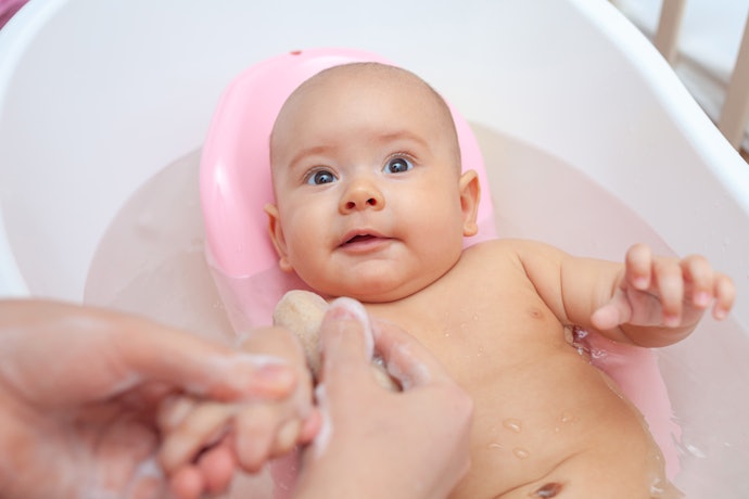 Para Recém-Nascidos e Bebês de Até 2 Anos, Escolha um Sabonete com pH Fisiológico