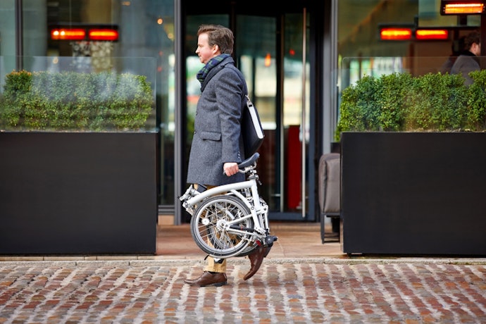 Sua Cidade Não Possui Estacionamentos para Bikes? Considere uma Bicicleta Dobrável
