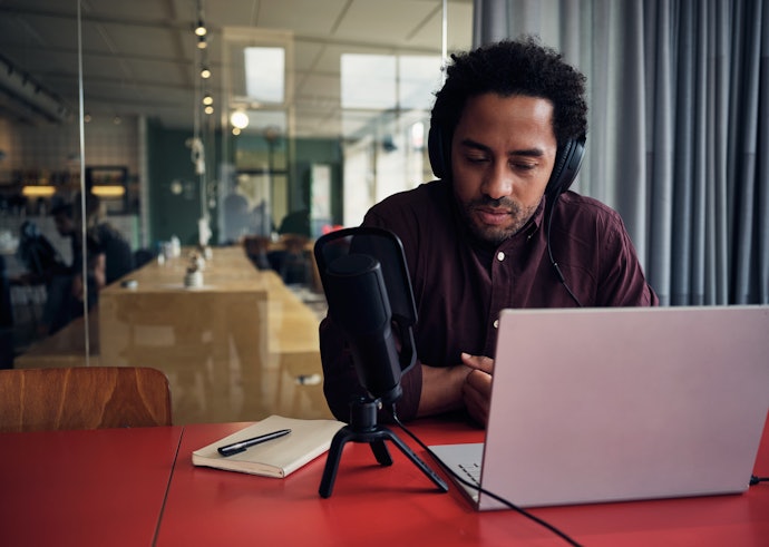 Veja se o Microfone USB Vem com Acessórios Inclusos na Compra