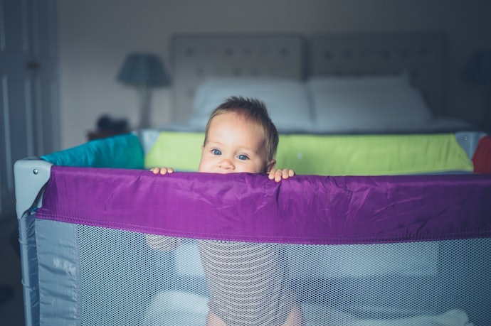 Se Quiser um Espaço para o Bebê Brincar e Dormir, Opte pelo Berço Chiqueirinho ou Cercadinho