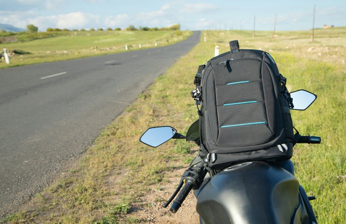 Se Usa a Mochila com Frequência e Leva Itens Pesados, Escolha uma em Nylon com 900D ou Mais