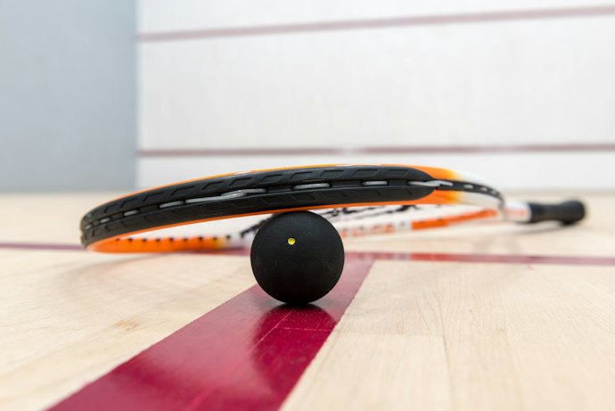 Para Mais Benefícios, Prefira uma Raquete de Squash com Acessórios, como Capa