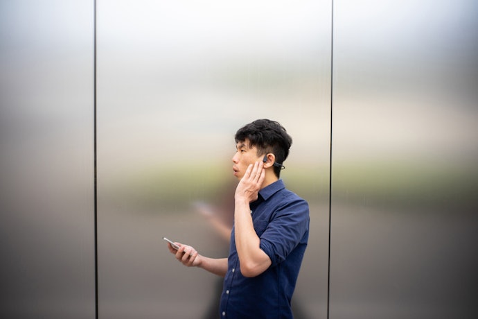 Para Trabalhar com Conforto: Fone de Condução Óssea com Microfone e Cancelamento de Ruído