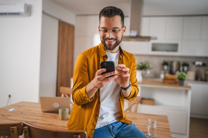 Para Evitar Trocas Frequentes, Escolha uma Marca de Celular com 4 Anos de Atualizações ou Mais