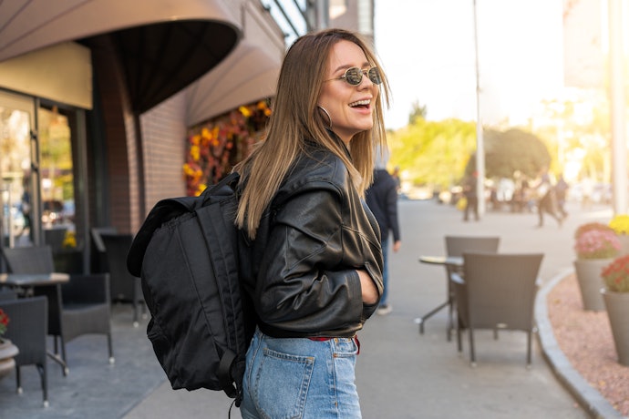 Mochilas Escuras Precisam Ser Lavadas com Menos Frequência