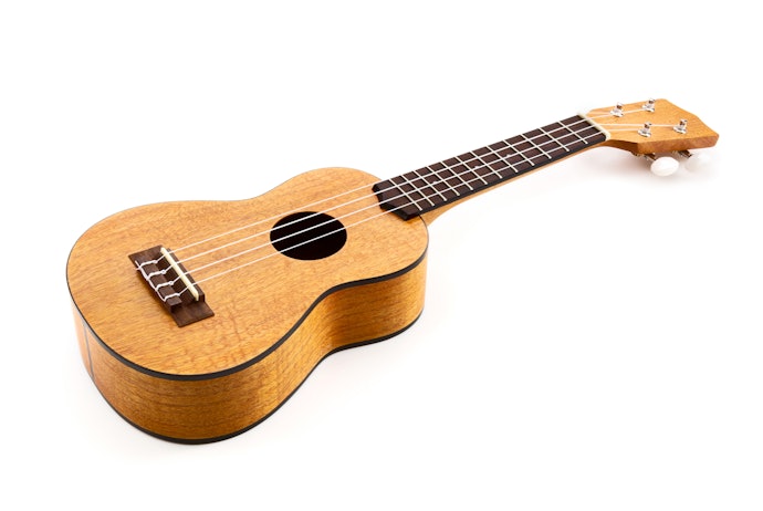 Escolha Entre Ukuleles com Tampo em Madeira Laminada ou Maciça