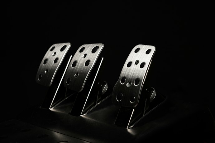 O Pedal de Embreagem Aumenta Ainda Mais o Realismo