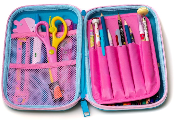 Compartimentos e Bolsos Ajudam a Manter a Organização dos Materiais