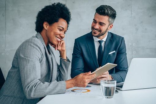 Considere Sites que Contratam Especialistas para Responder Perguntas