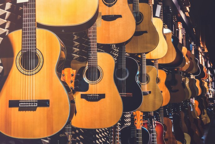 Escolha um Violão Elétrico de Marcas Conceituadas como Yamaha, Giannini e Mais!