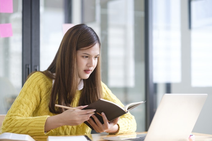 Para Estruturar Frases, Opte por Livros que Foquem na Gramática