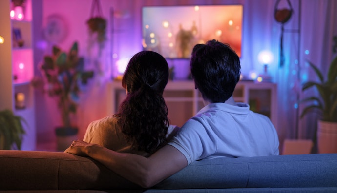 Quer uma TV de 43 Polegadas com Som Imersivo de Qualidade? Prefira Aparelho com Dolby Atmos