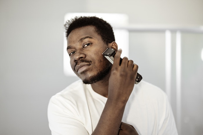 Para Contornos Precisos da Barba, Escolha Aparadores de Pelos com Lâminas de Alta Precisão