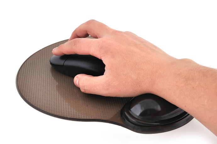Para Durar Mais, Prefira Materiais como Microfibra com Elastano, Fibra de Carbono ou Couro