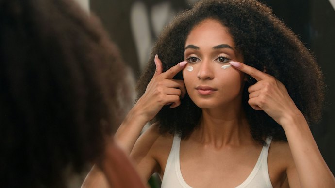 Para Evitar Irritação nos Olhos, Escolha Cremes para Área dos Olhos Oftalmologicamente Testados