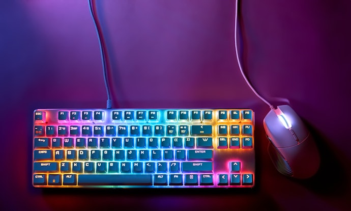Se Quer Mais Espaço para Movimentar o Mouse, Escolha um Teclado Gamer 60%, 75% ou TKL