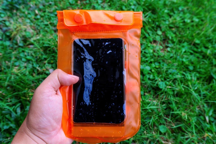 Vai Usar a Capa à Prova d'Água para Mergulhar? Escolha Modelos com Certificação IPX8 ou IP68