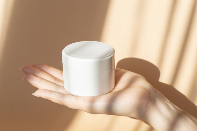 Vai Usar o Creme Moderadamente no Dia a Dia? Escolha Embalagens Pequenas, como as de 15 g