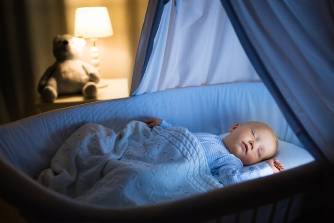 Para Proteger o Bebê de Picadas de Insetos, Prefira Berço Portátil com Mosquiteiro