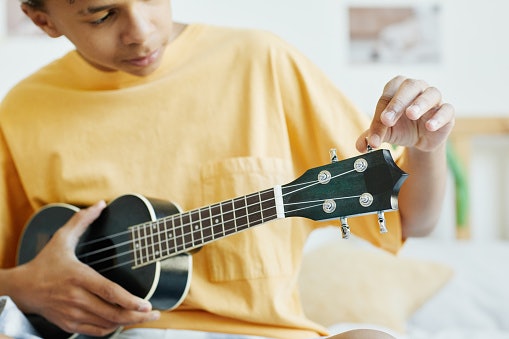 Cordas Aquila São as Mais Comuns para Ukuleles Tenor