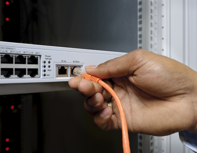 Opte por Centrais de Alarme Intelbras com ao Menos 2 PGM
