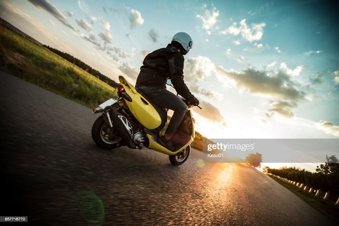 Opte por Scooters mais Leves para Manobra-las Sem Muito Esforço