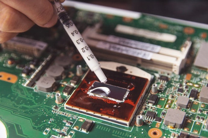 Para PCs de Alto Desempenho: Prefira Pastas Térmicas com Prata, Óxido de Metal ou Carbono