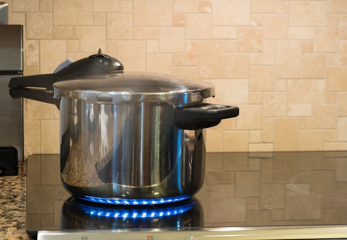 Panela de Pressão de Indução de Inox É Mais Acessível e Resistente