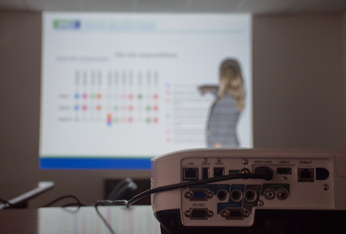 Para Mais Conectividade, Escolha Projetores com Android, HDMI, USB e Wi-Fi