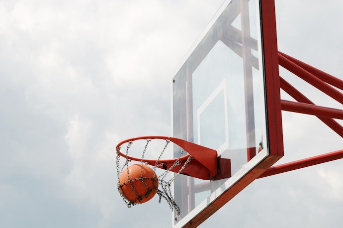 Prefira Tabelas de Basquete em Materiais Resistentes, como Compensado Naval e Acrílico