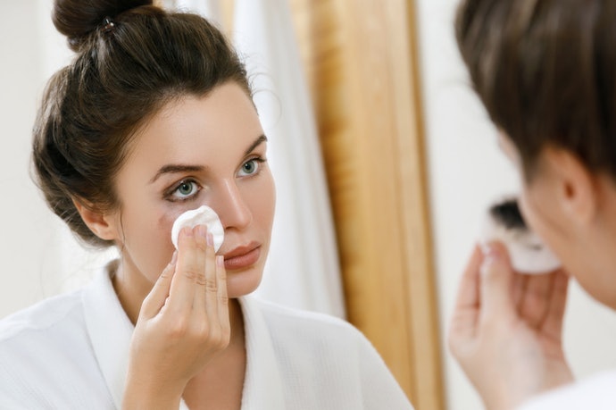 Quer uma Loção de Limpeza para Remover a Maquiagem? Escolha Fórmulas com Isopropyl Palmitate