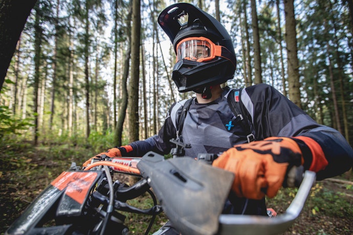 Avalie o Custo-Benefício de Capacetes de Motocross com Recursos Extras