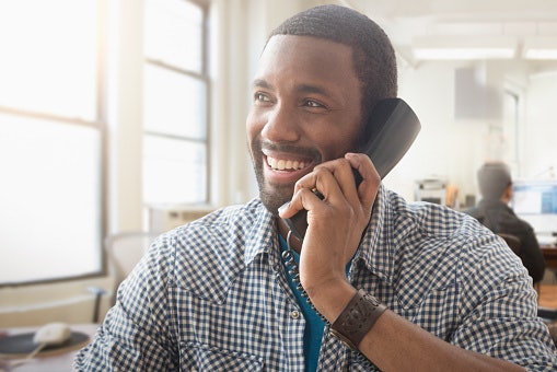 Um Telefone Fixo com Fio com Mais Recursos É Ideal para Empresas