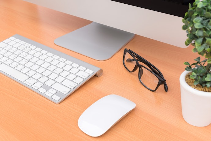 Escolha entre Teclados para Mac com Fio ou por Conexão Bluetooth