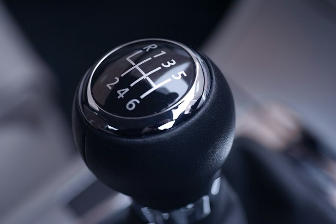Para Maior Imersão, Escolha um Volante com Marchas que Simulam o Câmbio Manual
