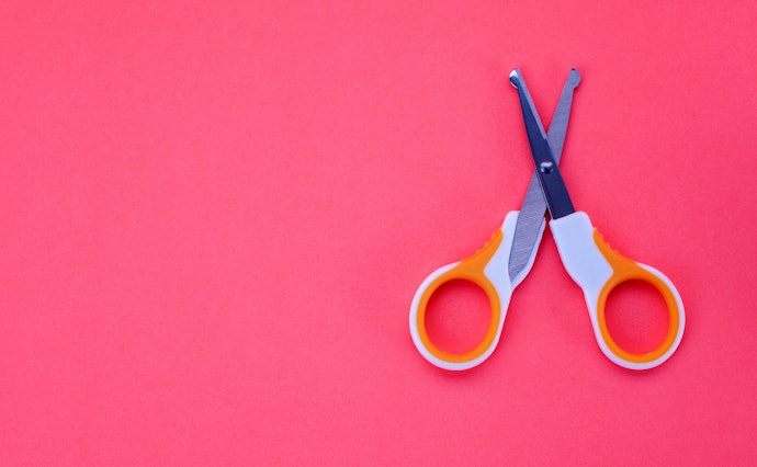 Amarelo, Rosa ou Azul? Fique de Olho nas Cores da Tesoura para Bebês