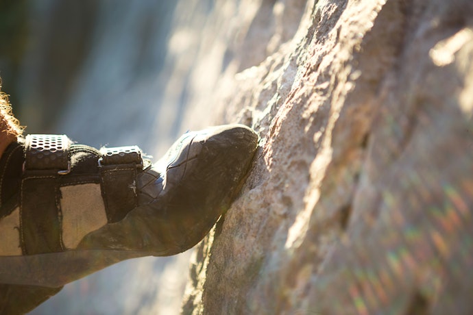 Observe se a Sapatilha de Escalada tem Solado Reforçado e com a Borracha Adequada